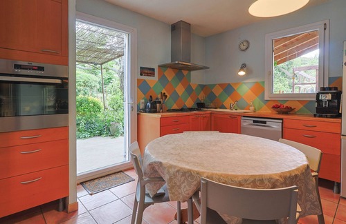 Saint-Saturnin-les-Avignon Ski Chalet | O Grand Air, holiday home for 6 people with private pool near Avignon