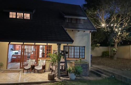 Hillcrest Apartment | OAK HOUSE, Entire holiday home, Self catering, fully equipped, double storey, 3 bedroom, 2 bathroom, outside entertainment, Braai area, 300sqm home