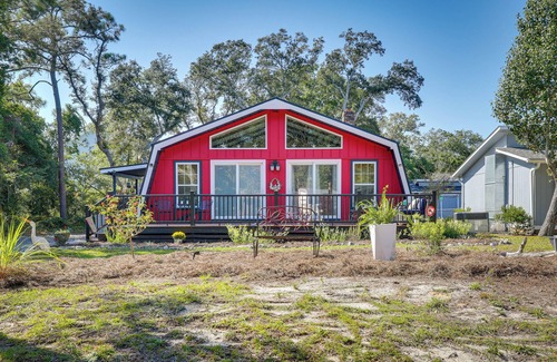 Tranquil Harbour Cottage | Oak Island Vacation Rental w/Decks, Walk to Beach