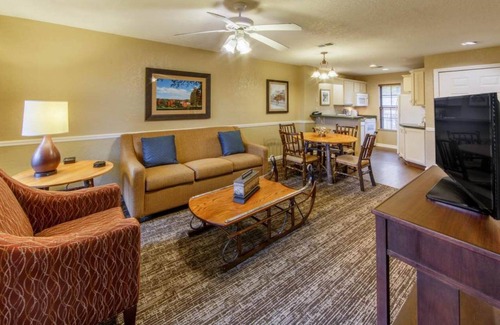 South Lee Resort | Oak 'n Spruce Resort 2 Bedrooms in The Berkshires an IHG and Holiday Inn Club