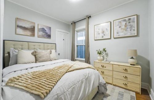 Oak Park House | Oak Park 5bd 2bth sleeps 11 with 3 private parking