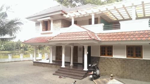 Aranmula Villa | Oak springs Riverside home 3 bed room