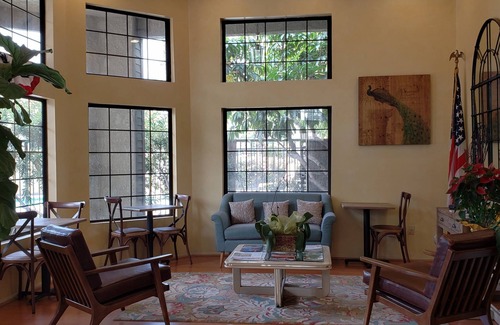 Monrovia Hotel | Oak Tree Inn