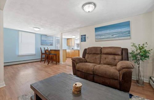 Warwick House | Oakland Beach Cottage - Sleeps Up To 4