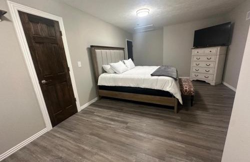 Oakland City Hotel | Oakland Courtyard