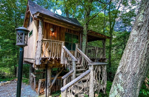 Farmington Cabin | Oakleaf Treehouse | 1BR,1BA, Hot Tub, Secluded Treehouse