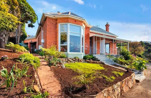 Burnie House | Oakleigh Guest House with Ocean Views - Room 7