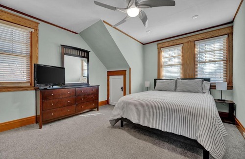 Oakley House | Oakley Square 3BR Charmer - Total Walkability home