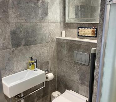 Barnehurst House | Oakwood Cabin Retreat in Bexleyheath