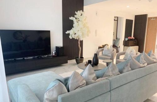 Masdar City Apartment | Oasis in the Desert