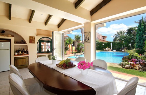 Saronikos Villa | Oasis pool house in Lagonisi