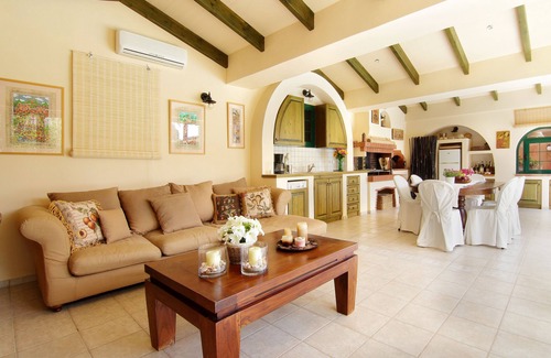 Saronikos Villa | Oasis pool house in Lagonisi