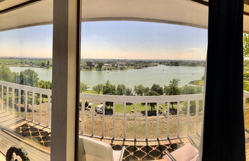 Moses Lake House | Oasis Retreat at The Lake! King Bed