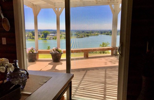 Moses Lake House | Oasis Retreat at The Lake! King Bed