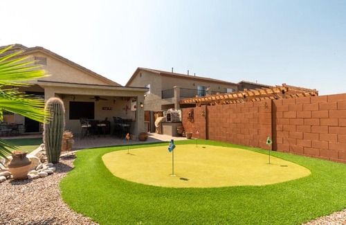 Maricopa Villa | Oasis Villa With Pool, Putting Green & Pool Table
