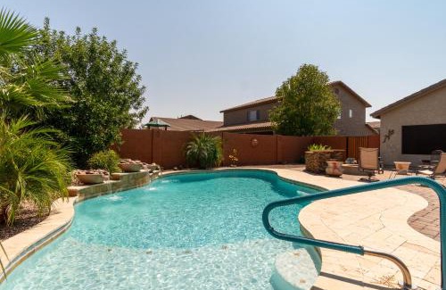 Maricopa Villa | Oasis Villa With Pool, Putting Green & Pool Table