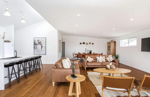 Mollymook House | Ocean Blue - Experience pure luxury in this incredibly stunning home