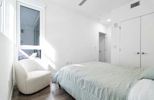 Downtown Apartment | Ocean Breeze 2 bed Apt with FREE PARKING in Santa Monica