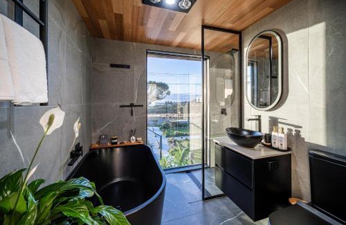 Bicheno House | Ocean breeze homestays 1