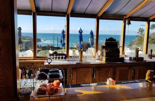 Jenner Hotel | Ocean Cove Lodge Bar & Grill