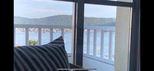 Ponta da Praia Apartment | OCEAN FRONT ÍCONE ARQUITETÔNICO de Artacho Jurado Conforto WiFi 500mb Varanda e Vista Magnifica do Mar