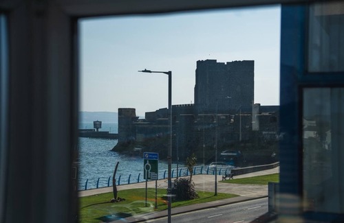 Carrickfergus Apartment | Ocean front 2-bed penthouse apartment in Carrickfergus with stunning views.