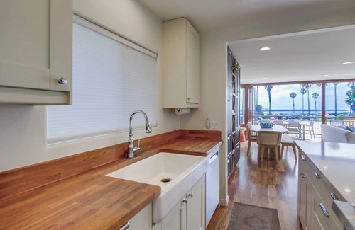 South Mission Beach House | Ocean Front * 3 Water View Patios * A/C