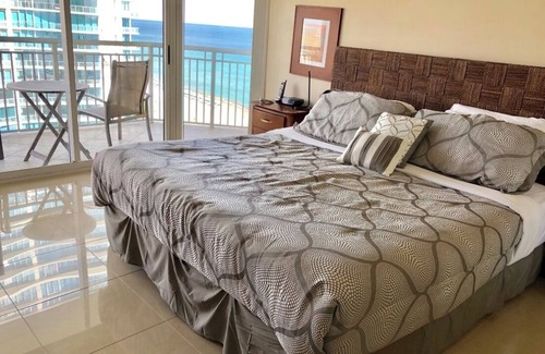 Sunny Isles Beach Hotel | Ocean Front in Aventura direct to the Ocean, Sleeps 4 Adults,