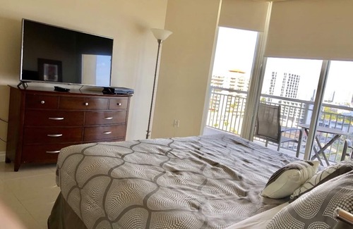 Sunny Isles Beach Hotel | Ocean Front in Aventura direct to the Ocean, Sleeps 4 Adults,