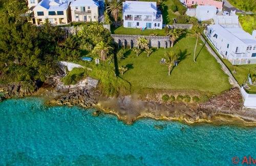 Sandys Apartment | Ocean Front Studio, Kayak available - Swimming, bring own snorkle Euipment