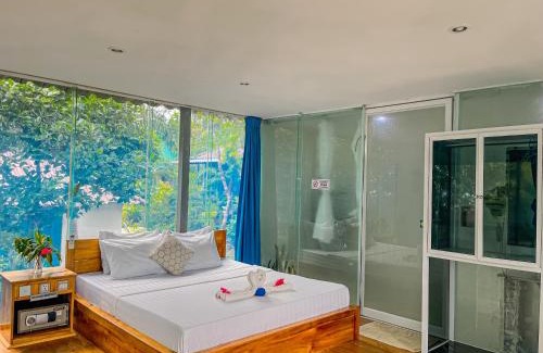 Koh Rong Bed & Breakfast | Ocean Lounge Bungalow
