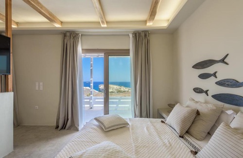 Milos House | Ocean Pearl Luxurious Suite