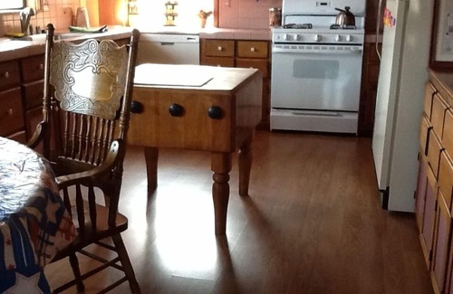 Morro Bay House | Ocean's Breeze, a welcoming space to gather in the 'Heights'. Pet friendly!