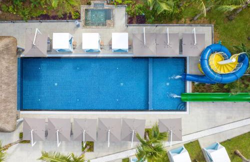 Port Chambly Resort | Ocean's Creek Beach Hotel