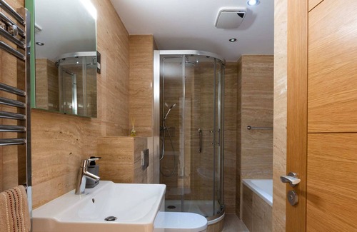 Gibraltar Apartment | Ocean SPA Suite 05-hosted by Sweetstay
