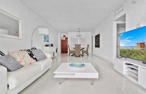 Hollywood South Central Beach Apartment | Ocean View 1 bed Sian 11th floor Miami