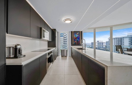 Central Beach Apartment | Ocean view Amazing 3BR at Tiffany House