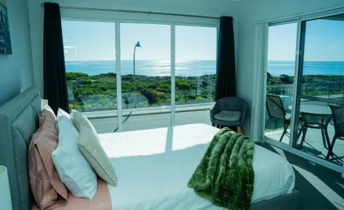 Halls Head House | Ocean View Beach House !