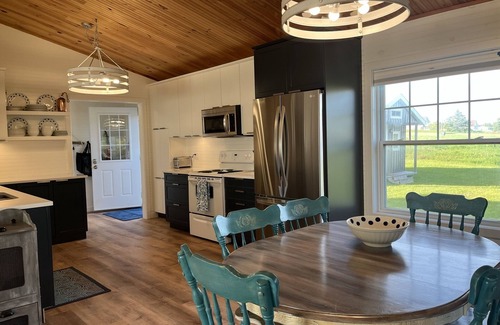 Red Point Cottage | Ocean View Beach House
