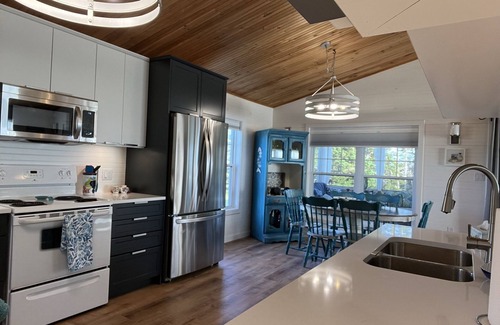 Red Point Cottage | Ocean View Beach House