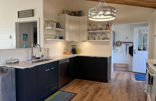 Red Point Cottage | Ocean View Beach House