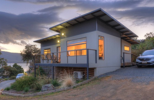 Dover Apartment | Ocean View Cottages - Essentially Tas Dover
