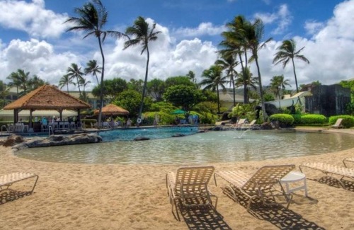 Hanamaulu Condo | Ocean-view ground-floor condo with amazing resort pools, gym, spas & restaurants