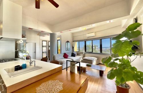 Hiyagon Apartment | Ocean View Orange House