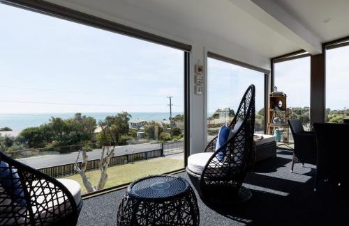 Greens Beach House | Ocean View Retreat at Greens Beach