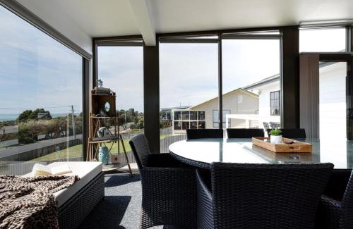 Greens Beach House | Ocean View Retreat at Greens Beach