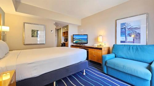Ala Moana Hotel | Ocean View Room at a resort