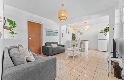 Villa Borinquen House | Ocean View & walk 5 min to Beach. 2BR big house.