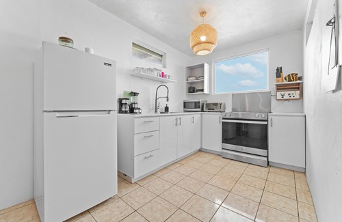 Villa Borinquen House | Ocean View & walk 5 min to Beach. 2BR big house.