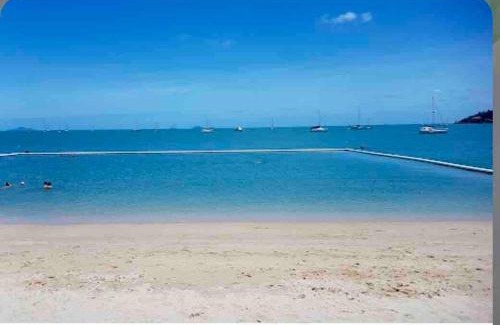 Airlie Beach Apartment | Ocean Views 1Br with Full Kitchen No Steep Hills